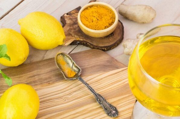 Pite s citrónom, zázvorom a kurkumou na zvýšenie potencie